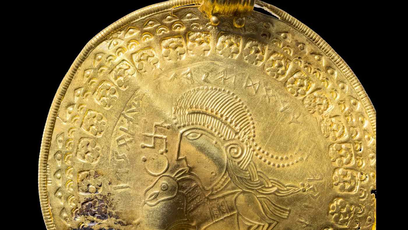 Liontin Emas yang Diperiksa Ulang Berisi Referensi Terlama untuk Dewa Norse Odin: ‘Penemuan Besar’