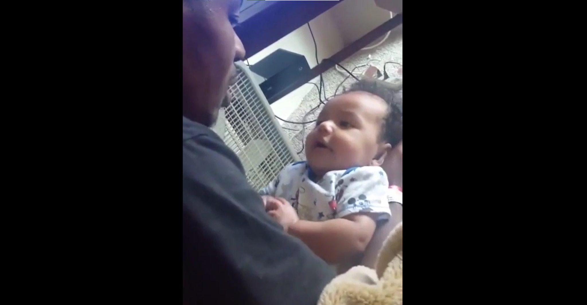Bayi Mengatakan ‘I Love You’ kepada Ayah dengan Meniru Gerakan Bibirnya–WATCH