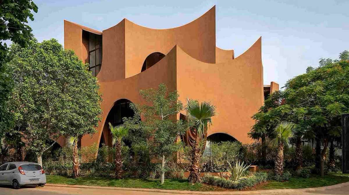 ‘House of Arches’ yang Menakjubkan Menggunakan Geometri Cantik untuk Menjaga Kesejukan Tiga Generasi di Panas Rajasthan