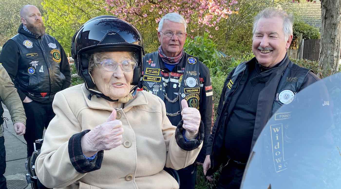 Nenek Buyut Mendapat Harapan Ulang Tahun ke-90 untuk Mengendarai Harley Lagi, Atas Perkenan Geng Motor