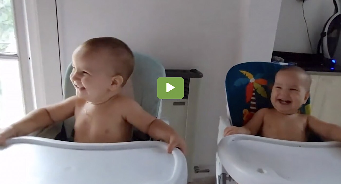 Bayi Kembar Lucu Meniru Kakaknya – Membuktikan Kembar 2x Seru (WATCH)