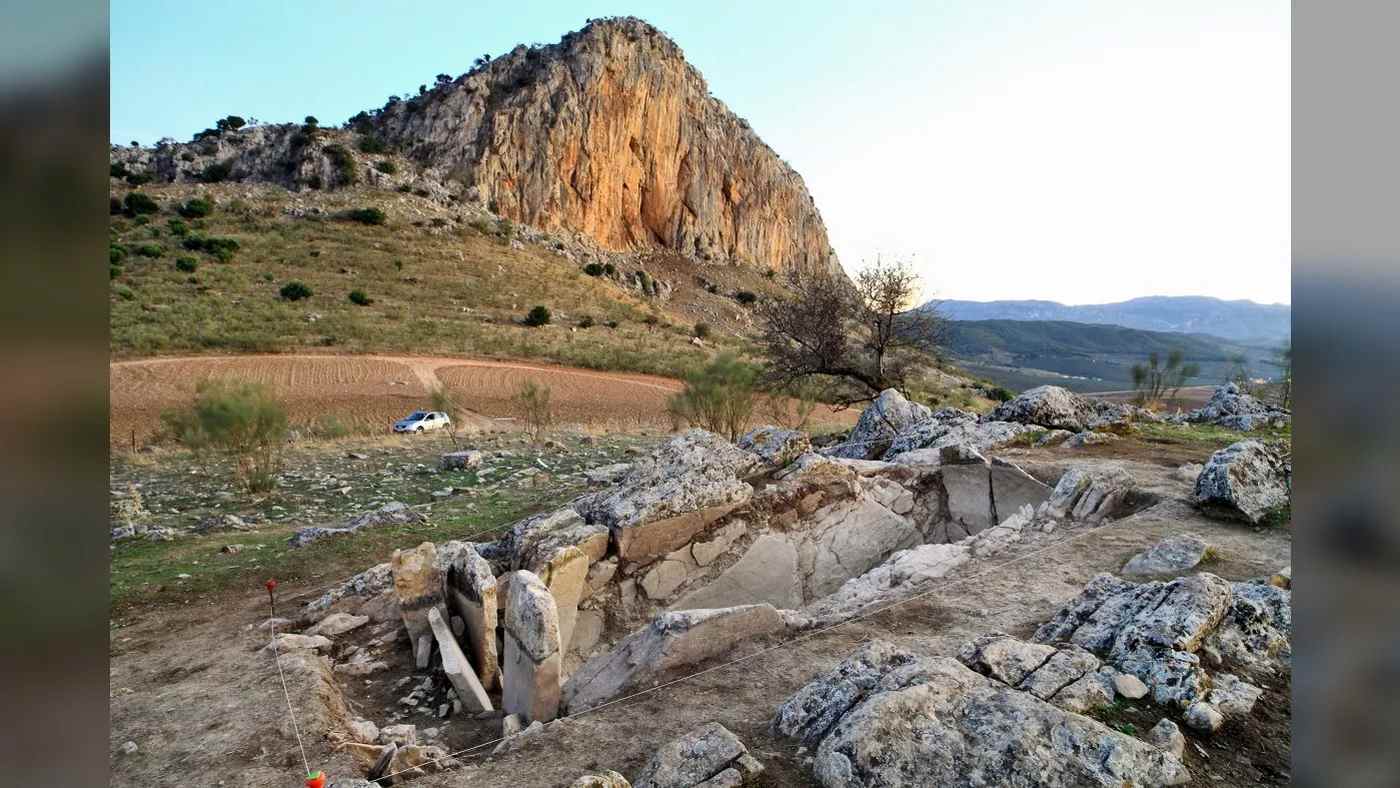 Sama Seperti Stonehenge, Sinar Matahari Solstice Akan Menari di Dinding Makam Neolitik Spanyol Ini