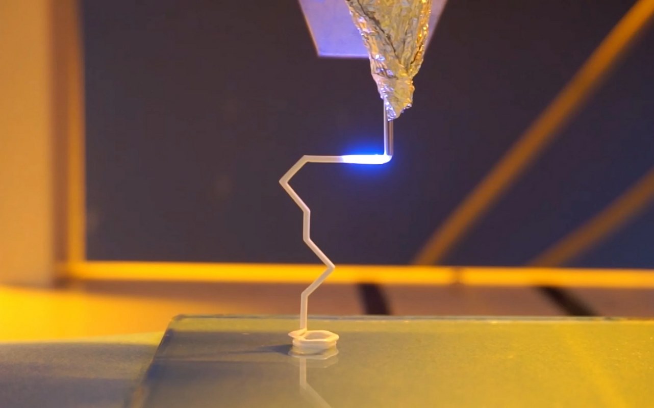 Ilmuwan Tiongkok Menciptakan Jalan untuk Komponen Teknik Keramik Cetak 3D Digantung di Udara Tanpa Penopang