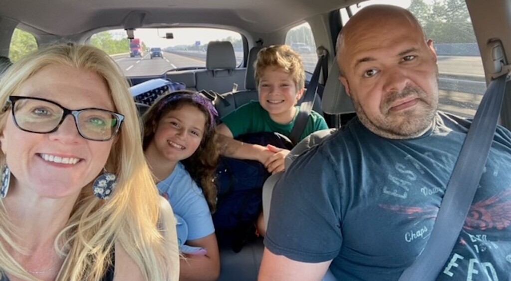 Papá de Nueva Jersey viaja 1,000 millas después de que su esposa e hijos cancelaran un vuelo a Disney: ‘Él es nuestra roca’