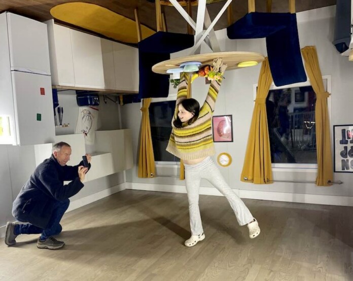 New Upside Down House Opens – Take Fabulous Photos And Walk on the ...