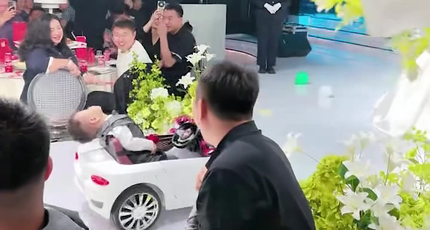 Tiny Ring Bearer Dozes Off in Mini Sports Car ‘Driving’ Down the Aisle During Wedding – WATCH