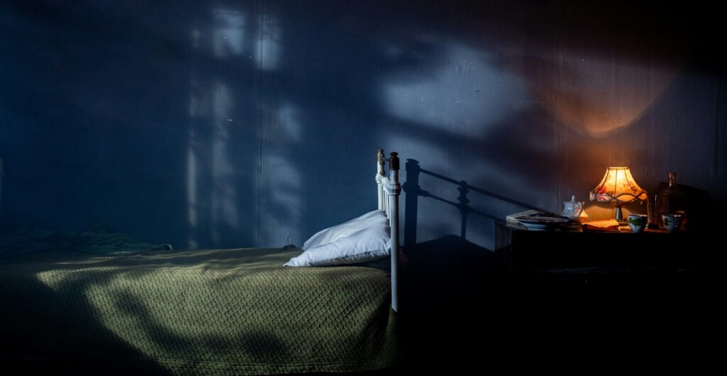 Shut Eye Without Shutting Off Lights And Devices Increases Risk Of Heart Disease