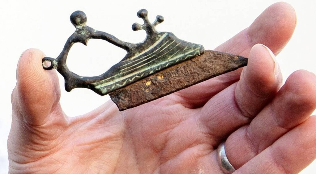 2,000 Year-Old Razor That Shaved Ancient Romans Is Unearthed And Up For Auction