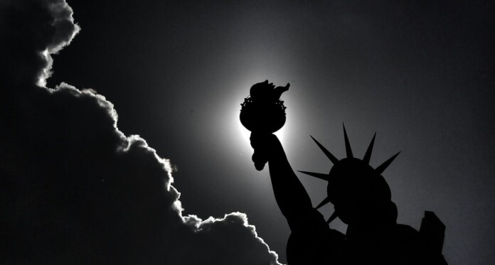 Torch light at night Statue of Liberty- Bernd Dittrich OfaFv8PbZ3s-unsplash