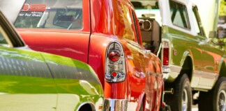 Dozens of Strangers Form Parade for Man With Cancer–Driving Classic Cars Past his Home for One Last Surprise (WATCH)