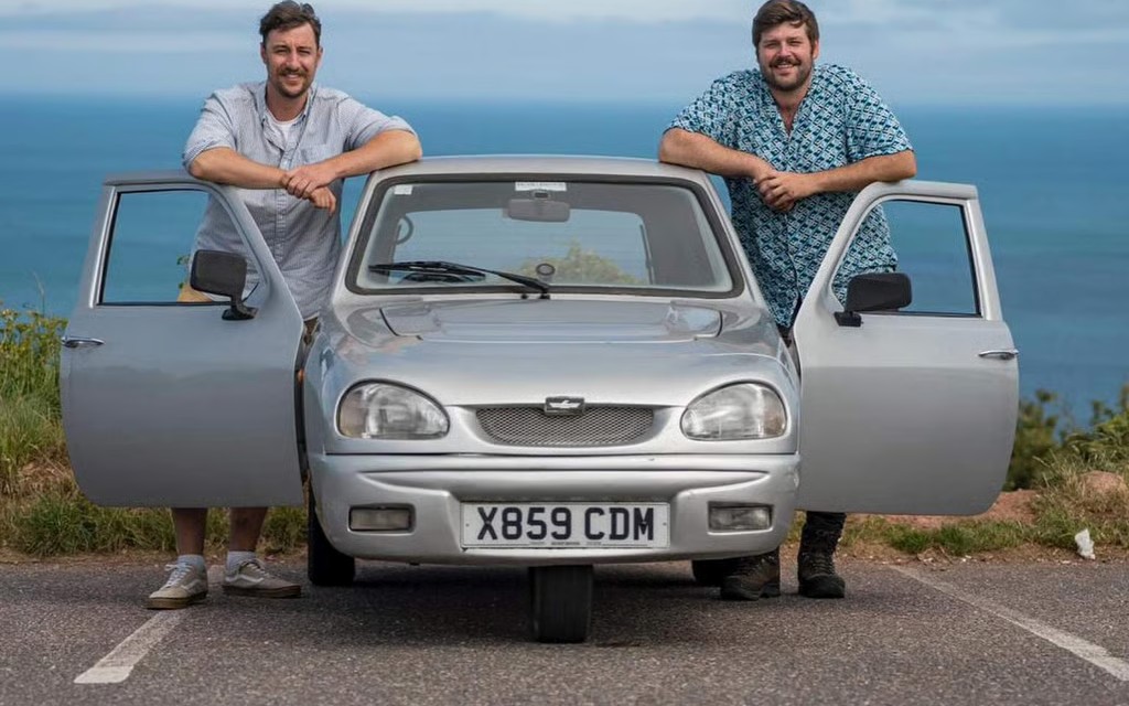 Motoring Madmen Drive Across Africa in Famously Unreliable Three-Wheeled Car (WATCH)