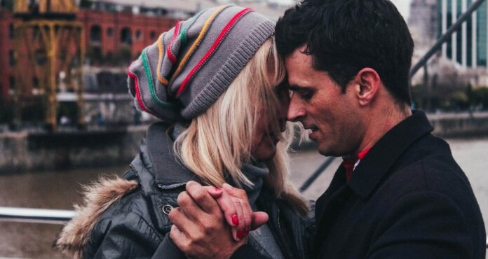 Couple love dance friends relations Credit marcos mayer-u7mslA5D9Ys-unsplash