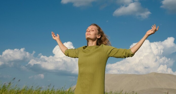 Woman w open arms forgive freedom by Andrej Lišakov For Unsplash+ dRzto7SI9Ac