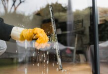With Every Free Clean, Window Washer Influencer Spotlights Great, Struggling Restaurants in Kansas City