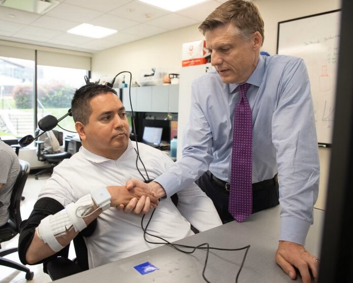 Keith Thomas (left) and Professor Chad Bouton (right) - credit, Feinstein Insitutes, released