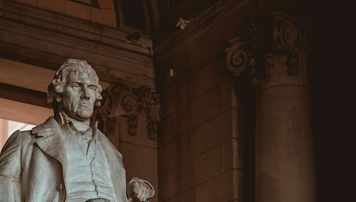 Statue of Thomas Jefferson photo by Kirk Thornton -wgmvuFLPY4Y-unsplash