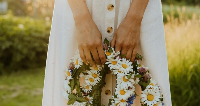Daisy crown in meadow female girls Daiga Ellaby For Unsplash+ 9-PjWSJnYN0