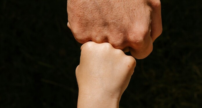 Father son fist bump family uncle by Toa Heftiba For Unsplash+ Oc0p5fYb3Fs