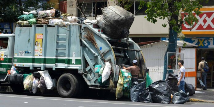 garbage truck unsplash