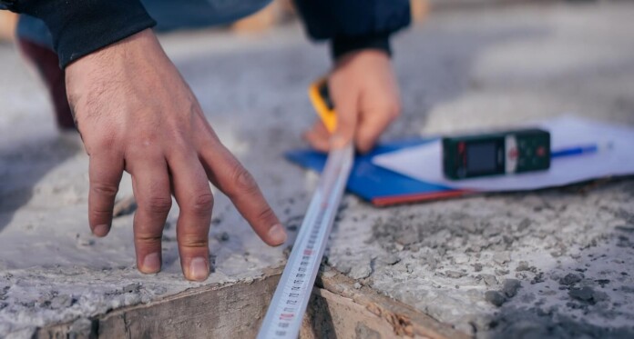 measuring building floor by Yunus Tug for Unsplash+ LDfjLIST1mw