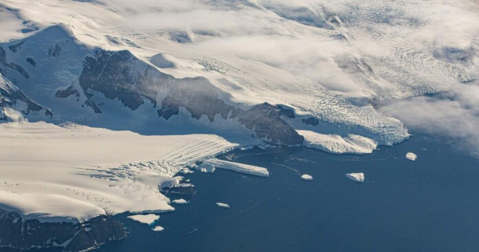 antarctica Matt Palmer - via Unsplash