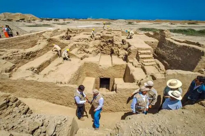 The newly-discovered tomb, seen in the center - © ANDINA Editora Perú